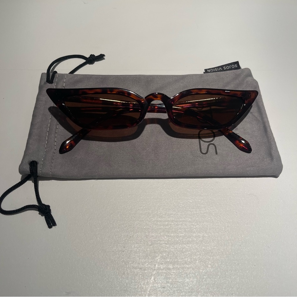 Women’s tortoise shell brown thin cat eye sunglasses and cloth case